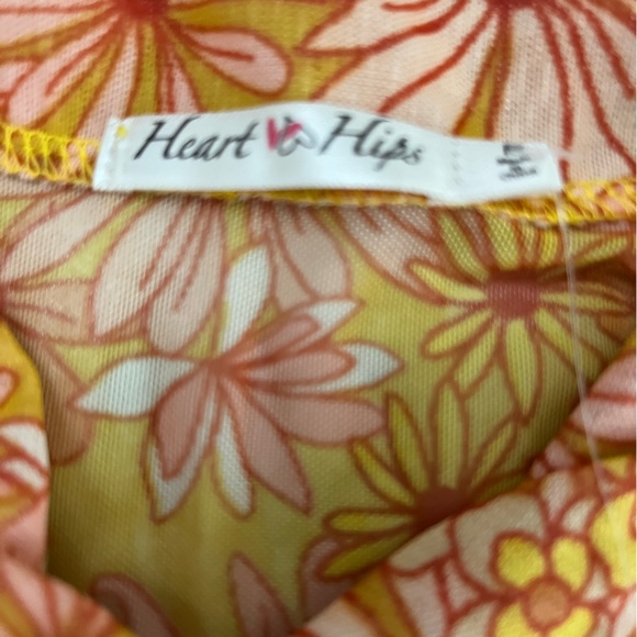 Heart Hips Blouse size small Juniors - Picture 2 of 3